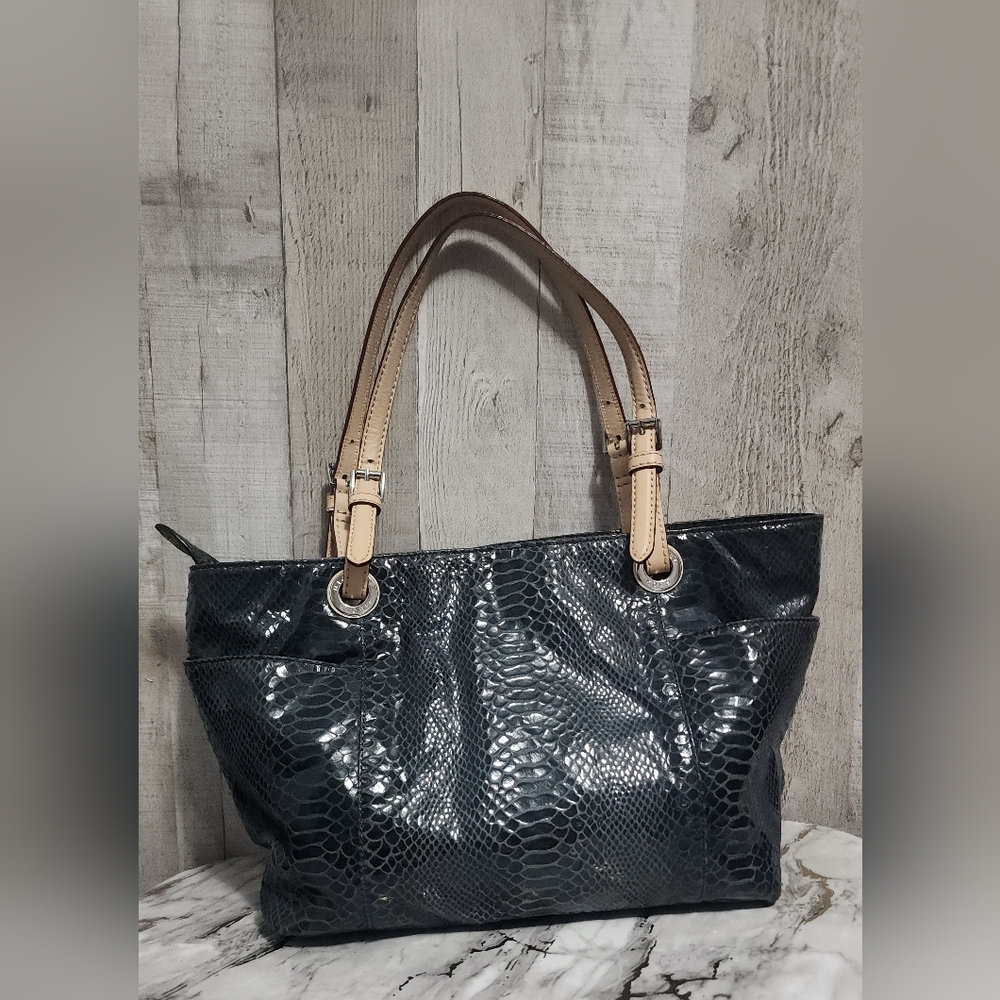🌷Michael Kors Black/Dark Green Embossed Python Jet Set Tote🌷